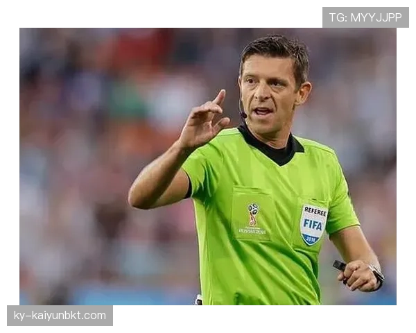 合法冲撞在足球规则中的判定条件与裁判标准解析