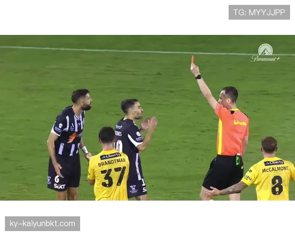 最后一人犯规判罚细节解析：哪些情况必须直接红牌？